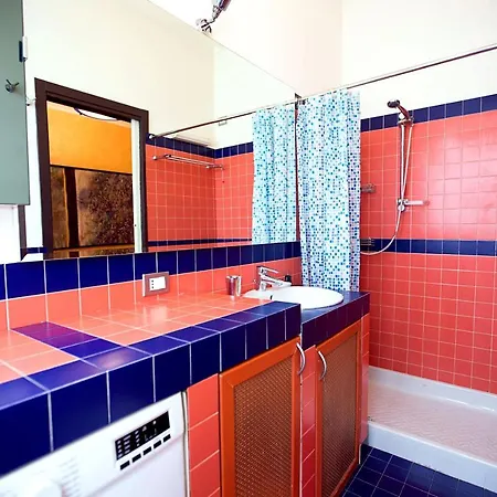 Loreto Subway Studio Apartment *